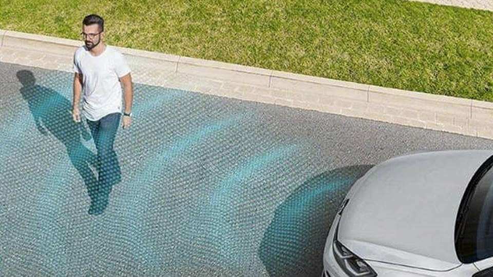 Front Assist with City Emergency Braking & Pedestrian Monitoring Image