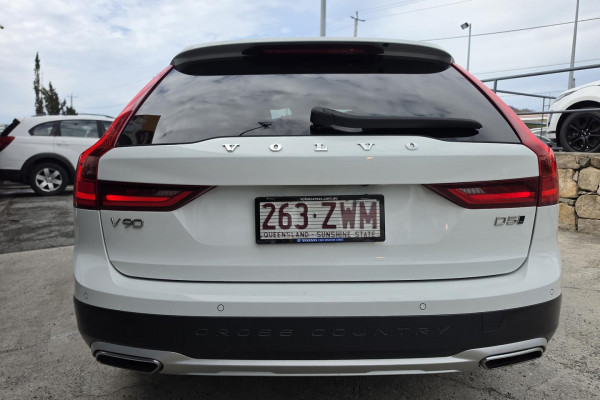 2019 Volvo V90 Cross Country P Series D5 Wagon Image 10