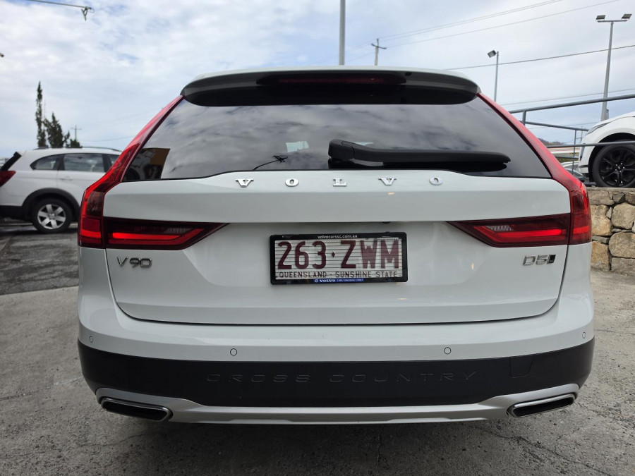 2019 Volvo V90 Cross Country P Series D5 Wagon Image 10