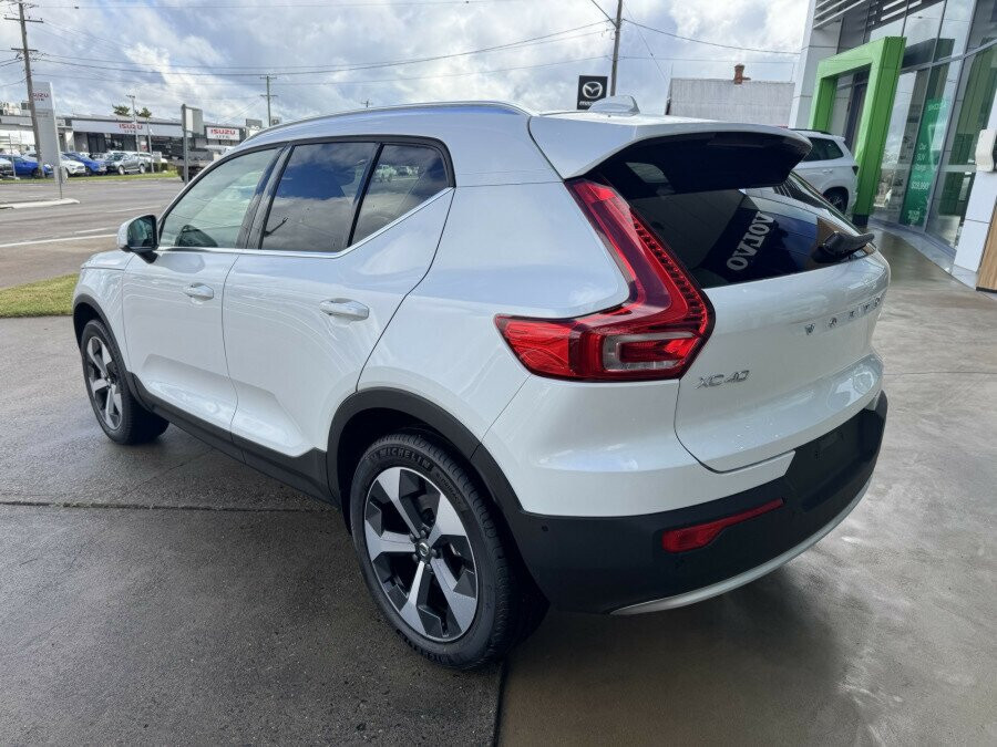 2025 MY26 Volvo XC40 XZ Ultra B4 Bright SUV Image 7