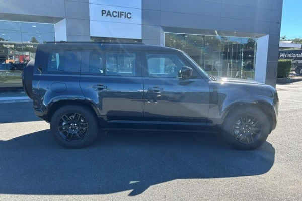 2025 MY26 Land Rover Defender L663 110 D350 X-Dynamic SE SUV Image 3