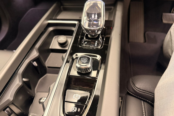 2025 MY26 Volvo XC60 UZ Ultra B5 Dark SUV Image 20