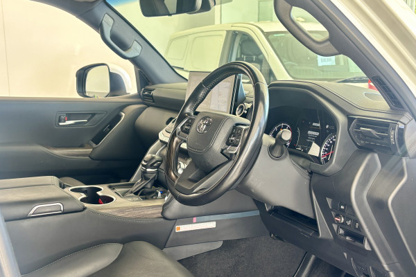 2022 Toyota LandCruiser FJA300R VX SUV Image 12