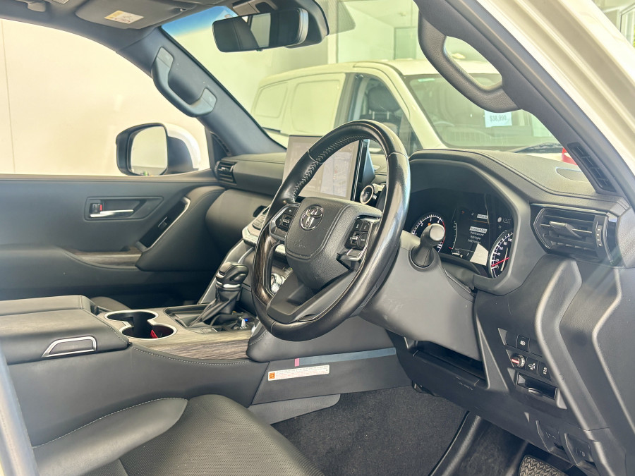 2022 Toyota LandCruiser FJA300R VX SUV Image 12