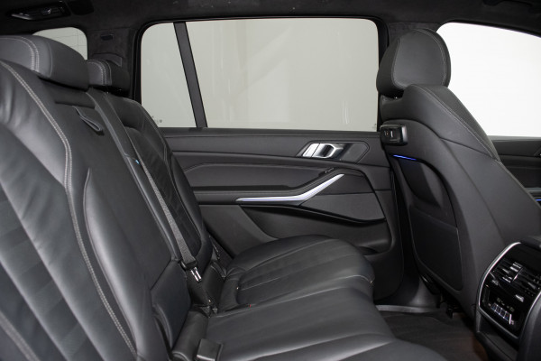2019 BMW X7 Xdrive30d SUV Image 4