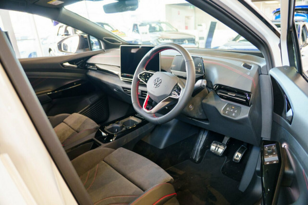 2025 Volkswagen ID. 5 E2 GTX SUV Image 16