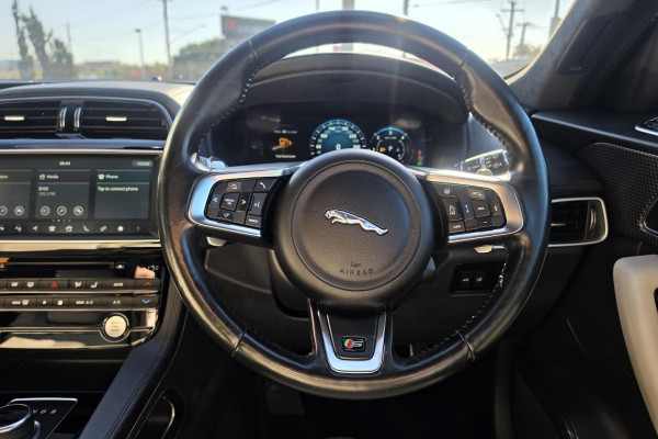 2016 MY17 Jaguar F-PACE X761 First Edition SUV Image 12