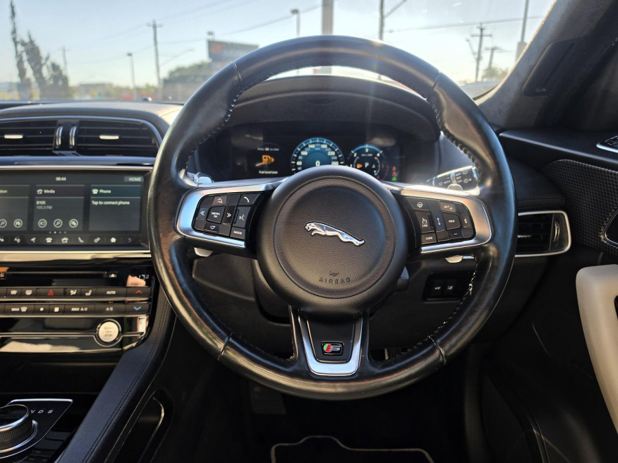 2016 MY17 Jaguar F-PACE X761 First Edition SUV Image 12