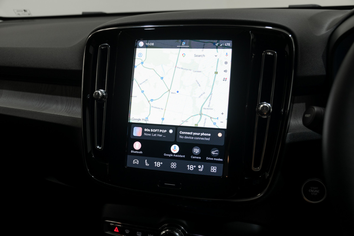 2024 Volvo XC40 XZ Ultimate B4 Dark SUV