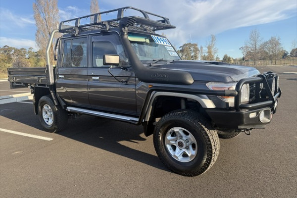 2022 Toyota LandCruiser VDJ79R GXL Cab Chassis Image 1