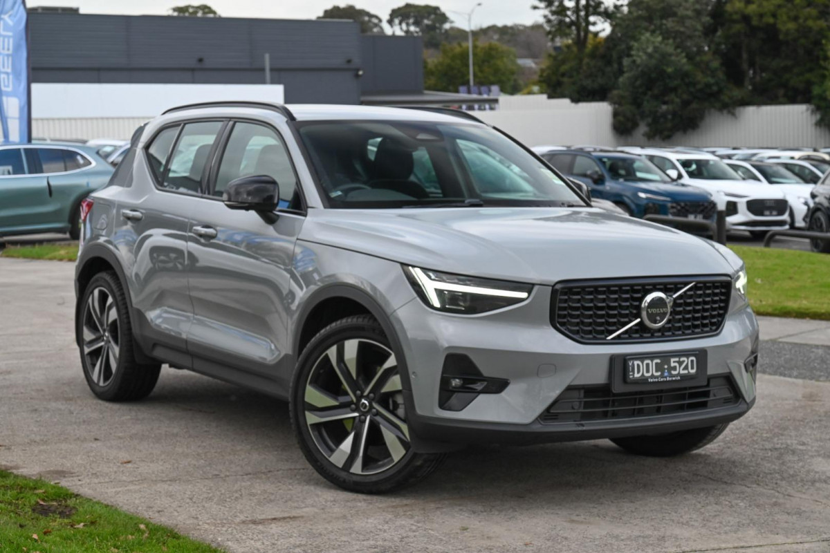 2025 Volvo XC40 XZ Ultra B4 Bright SUV