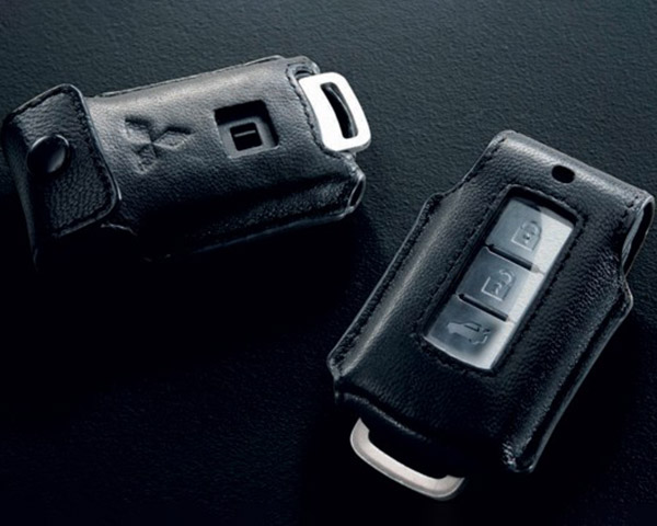 Keyless operation holder