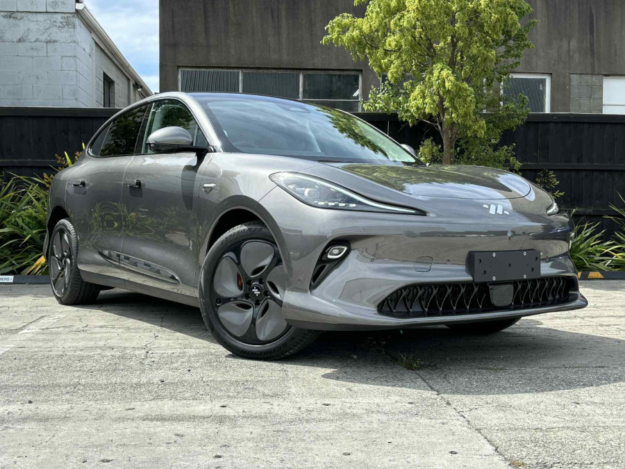 2026 MY25 MG IM6 S12L Premium SUV Image 1