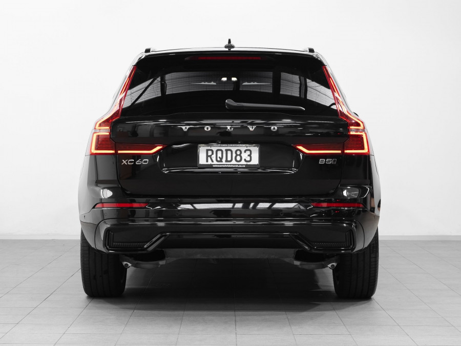2026 Volvo XC60 UZ B5 Ultra Dark 2L Mild Hybrid AWD SUV Image 7