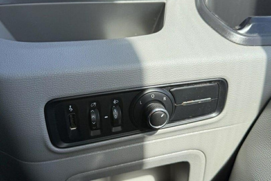 2021 LDV Deliver 9  11-Seat Bus Image 11
