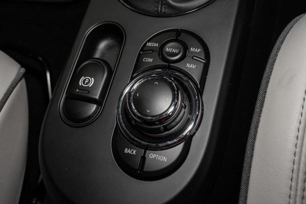 2021 MINI Cooper F55 LCI S Classic Hatch image 14