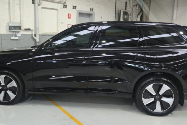 2025 Volvo EX90  Plus Twin Motor SUV Image 7