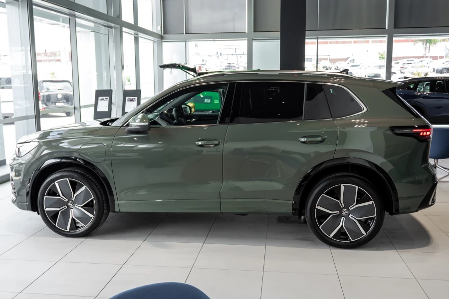 2026 Volkswagen Tiguan CT 200TSI eHybrid R-Line SUV Image 3