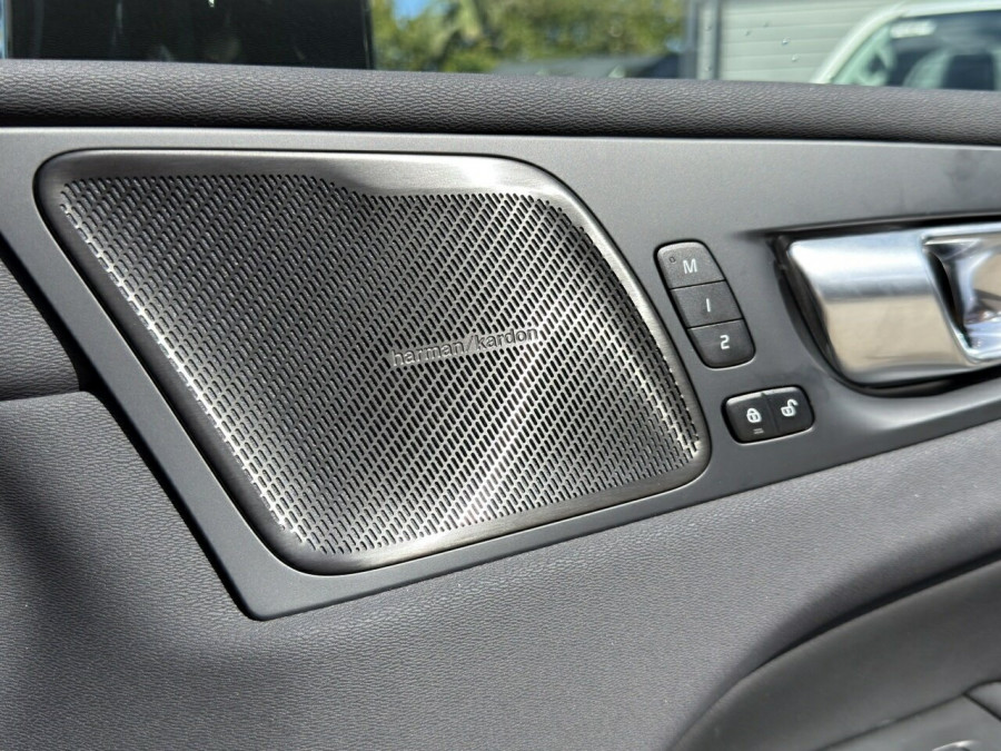 2025 Volvo XC60 UZ Plus T8 Plug-in Hybrid SUV Image 13