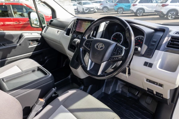 2022 Toyota HiAce GDH300R  Van Image 7