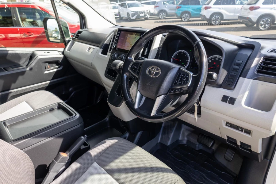 2022 Toyota HiAce GDH300R  Van Image 7