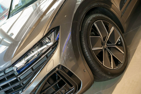 2026 Volkswagen Touareg RC 210TDI Wolfsburg Edition SUV Image 4