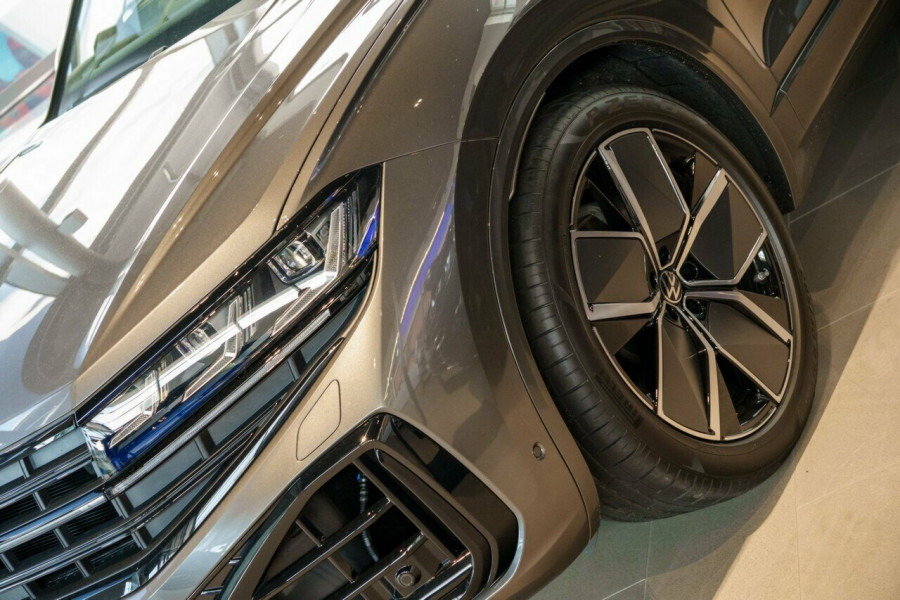 2026 Volkswagen Touareg RC 210TDI Wolfsburg Edition SUV Image 4