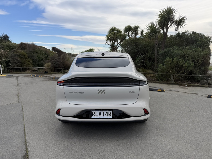 2025 MG IM6 S12L Performance SUV Image 17