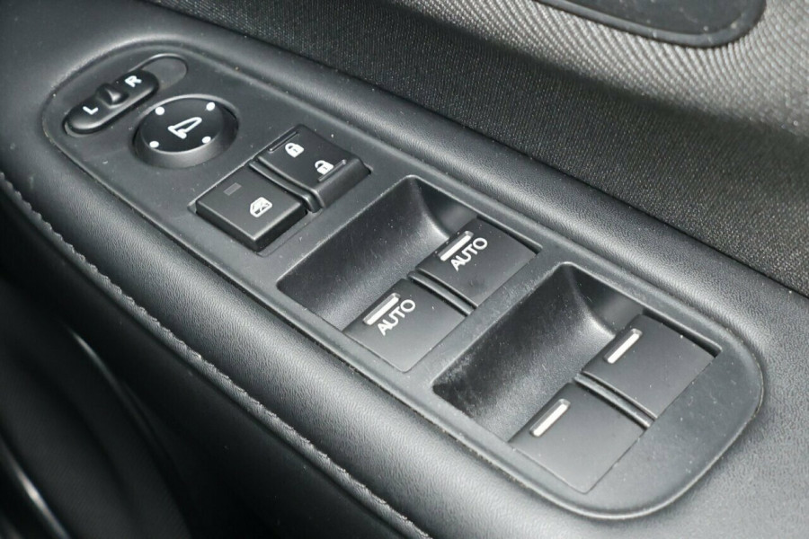 2020 MY21 Honda HR-V  VTi SUV Image 18