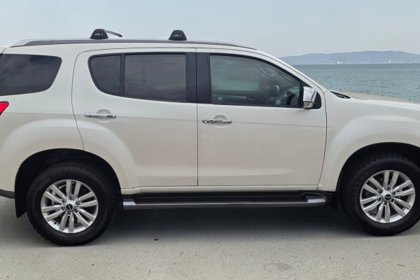 2018 Isuzu MU-X LS-T SUV Image 8