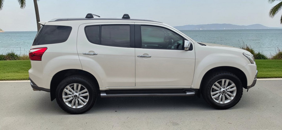 2018 Isuzu MU-X LS-T SUV Image 8