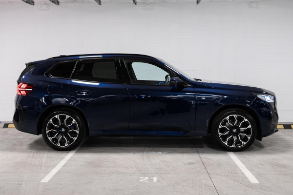 2025 BMW X3 G45 30e xDrive SUV image 5