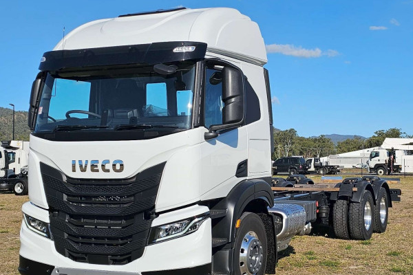 2025 Iveco S-way AXLE RIGIDS Cab Chassis Image 3