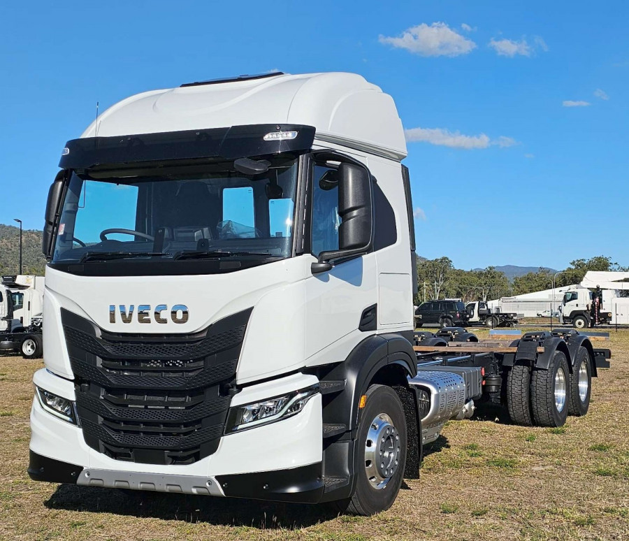 2025 Iveco S-way AXLE RIGIDS Cab Chassis Image 3