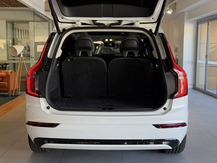 2025 Volvo XC90 L Series Ultra T8 Plug-In Hybrid SUV Image 8