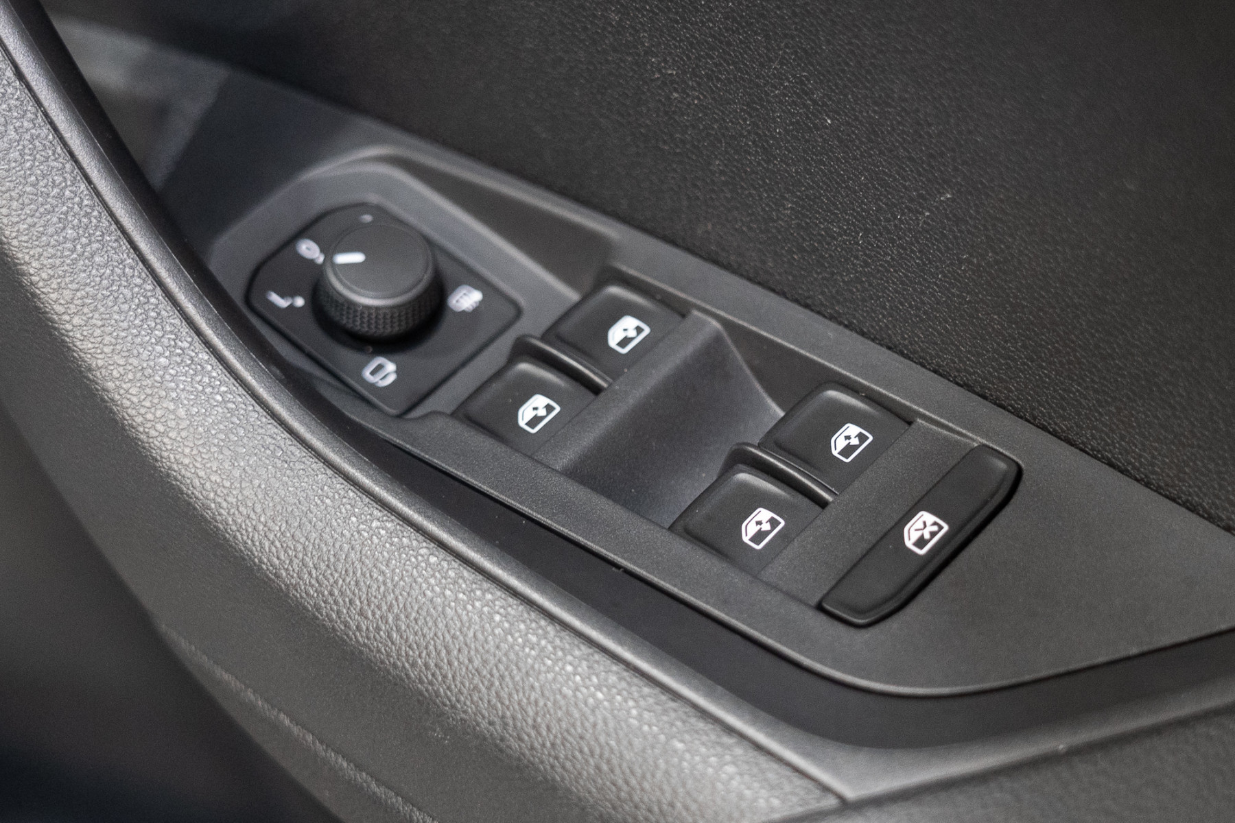 2024 Skoda Karoq Sportline (4x4) 140tsi SUV Image 7