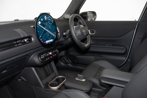 2026 MINI Cooper F65 S Favoured Hatch image 8