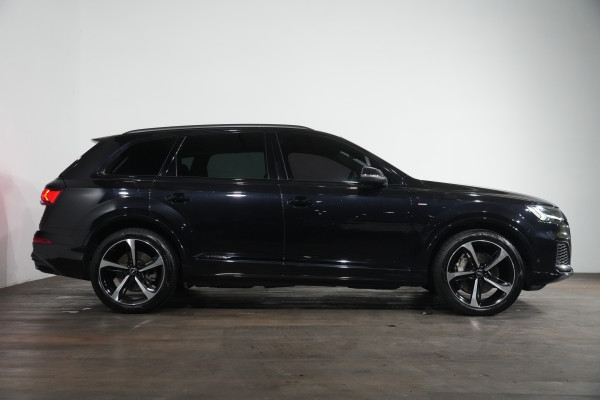2020 Audi Q7 50 TDI S Line SUV image 4