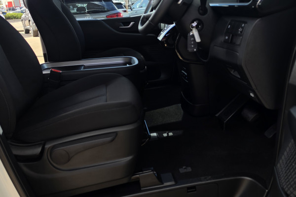 2025 MY26 Hyundai Staria US4.V3 SUV Image 15