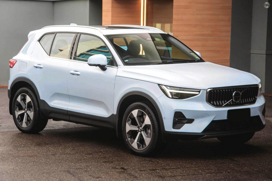 2025 Volvo XC40 XZ Ultra B4 Bright SUV Image 5