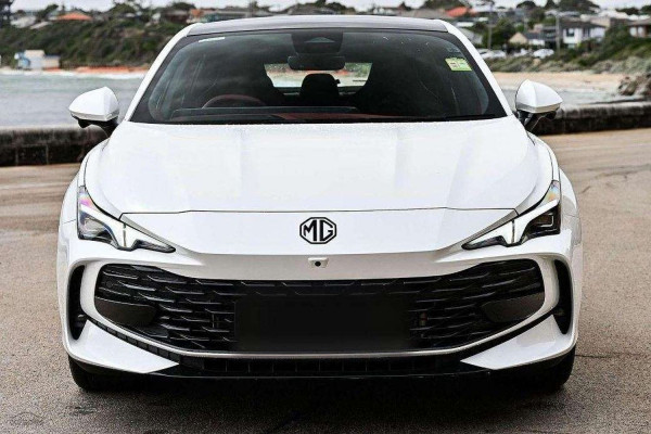 2025 MG MG7 IP42 Essence Sedan Image 2