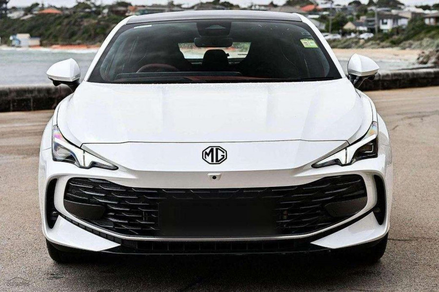 2025 MG MG7 IP42 Essence Sedan Image 2