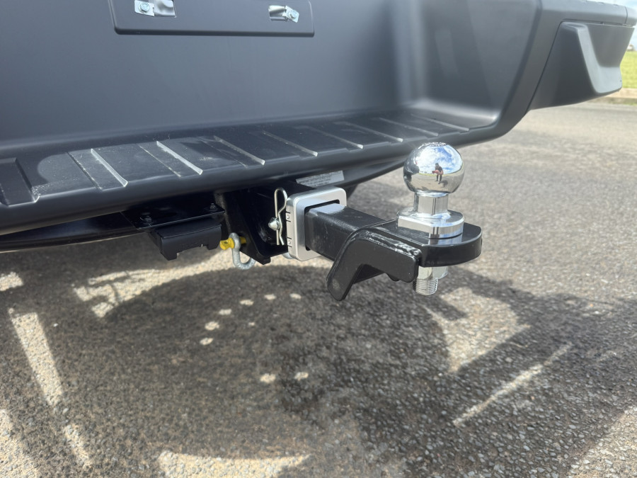 2026 Isuzu D-MAX RG LS-U Cab Chassis Image 11