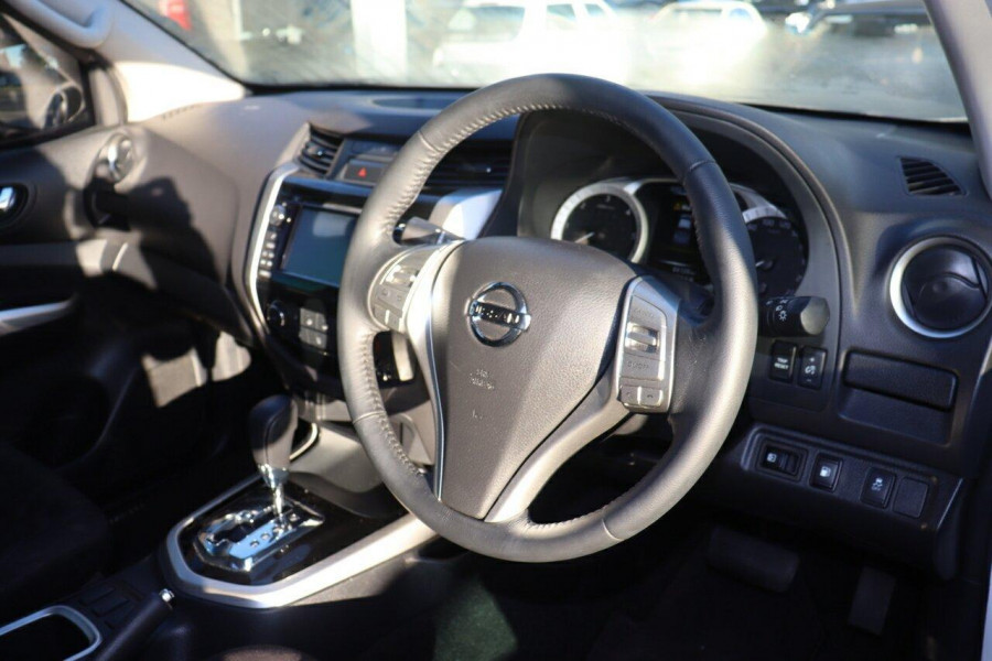 2018 Nissan Navara D23 Series 3 ST Dual Cab Pickup Image 14