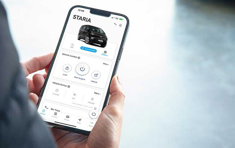 Advanced safety tech with BluelinkTM Image