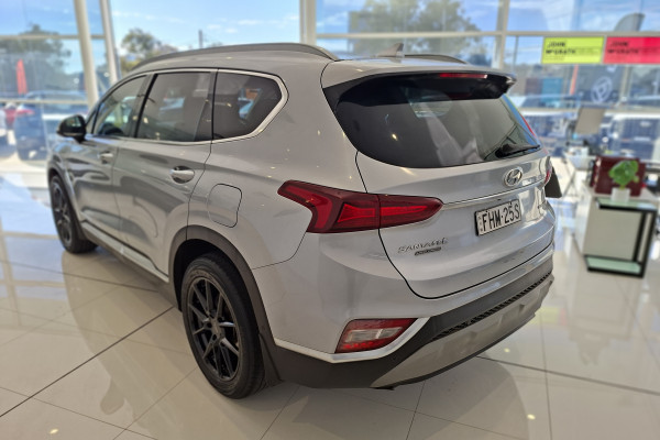 2018 Hyundai Santa Fe DM5 Series II Highlander SUV Image 5