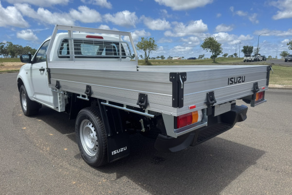 2026 Isuzu D-MAX RG SX Cab Chassis Image 5