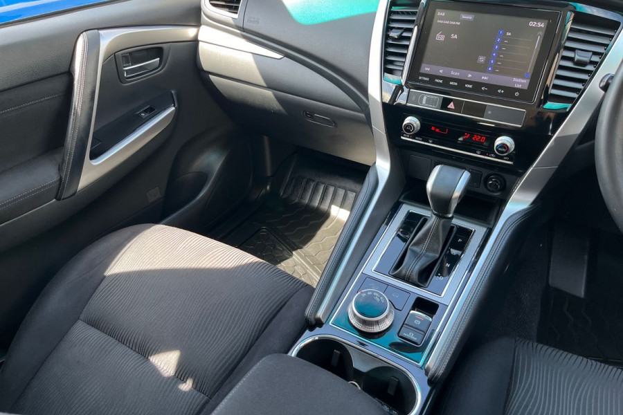 2020 Mitsubishi Pajero Sport QE GLX SUV Image 17