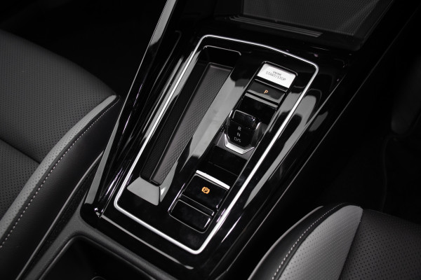 2025 Volkswagen Golf 8.5 110TSI R-Line Hatch image 13