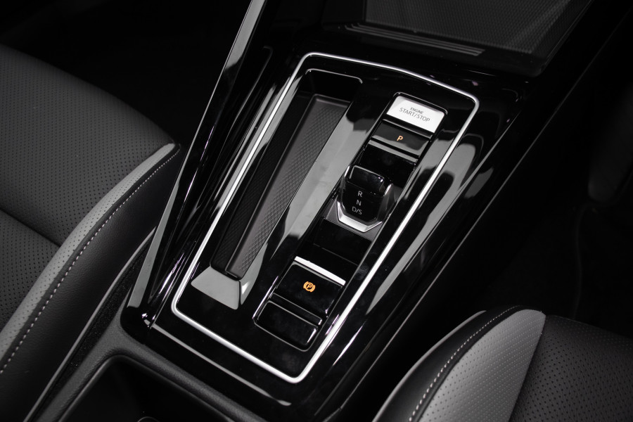2025 Volkswagen Golf 8.5 110TSI R-Line Hatch Image 13